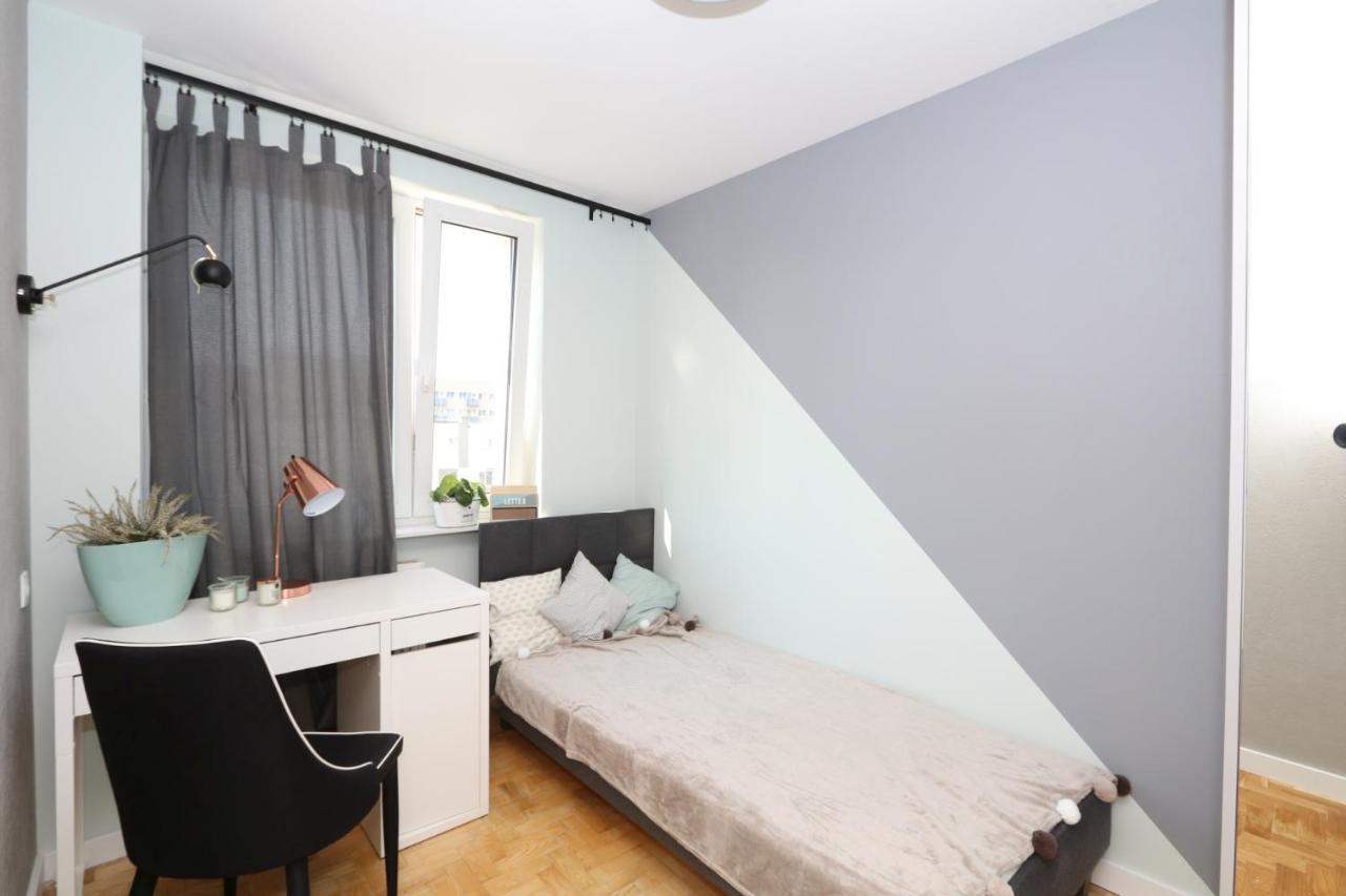 Romaszewskiego Zoliborz Bedroom Pokoj Metro Warsaw Exterior photo